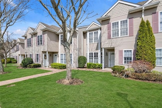1069 Savoy Dr Unit 1069, Melville, NY 11747