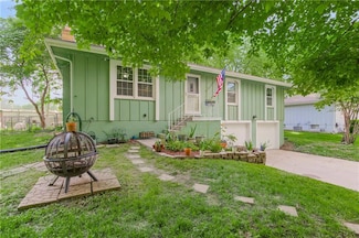 2208 SE Austin St, Oak Grove, MO 64075