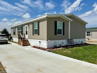 6857 Sewan Dr, North Branch, MI 48461