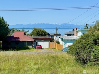 1111 Admiral Dr, Coupeville, WA 98239