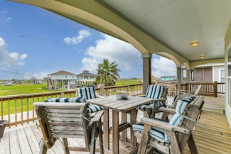 956 Townsend Dr, Crystal Beach, TX 77650