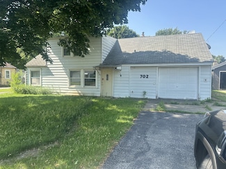 702 Sycamore Ln, Machesney Park, IL 61115