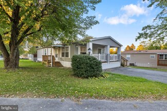 138 Crestwood Dr, Mount Wolf, PA 17347