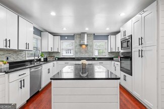 1647 Grandeus Ln SW, Stone Mountain, GA 30087