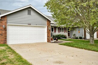 143 S 52nd St, West Des Moines, IA 50265
