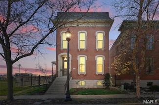 1212 Dolman St, Saint Louis, MO 63104
