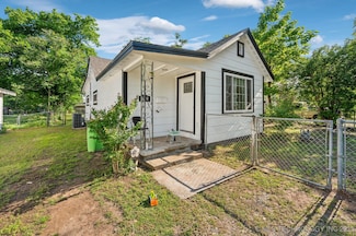 610 E 4th Ave, Bristow, OK 74010