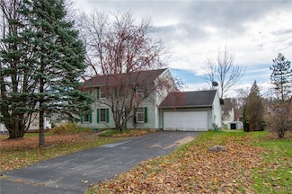 72 Thistlewood Ln, Spencerport, NY 14559