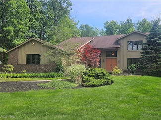 10460 Pinecrest Rd, Painesville, OH 44077