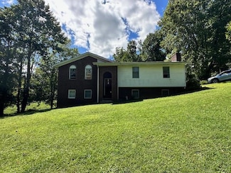 199 Bluejay St, Cedar Bluff, VA 24609