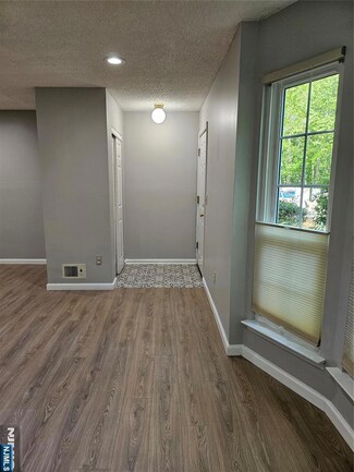 261 Larch Ln, Mahwah, NJ 07430