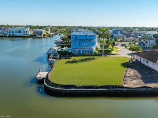 231 Trade Winds Ave, Naples, FL 34108