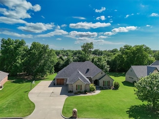 2309 Pinehurst Ct, Shawnee, OK 74801