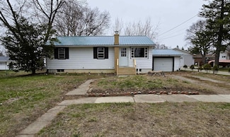 208 6th St SE, Independence, IA 50644