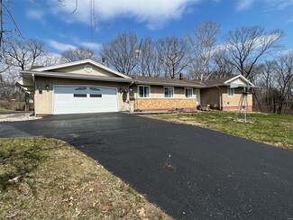 5961 County Road 324, Palmyra, MO 63461