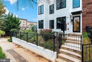 1806 I St NE Unit 10, Washington, DC 20002