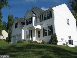 17318 Smokey View Ct, Round Hill, VA 20141