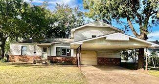 921 N 8th St, Blackwell, OK 74631