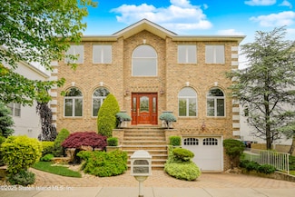 237 Swinnerton St, Staten Island, NY 10307