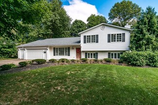 5575 Heather Hill Dr, Mentor, OH 44060