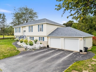 52 Mechanic St, Winterport, ME 04496