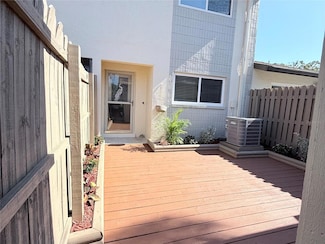 1909 Whitney Way, Clearwater, FL 33760