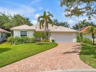 1511 Whispering Oaks Cir, Naples, FL 34110