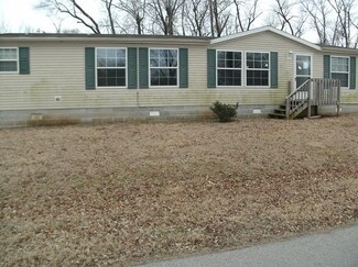 242 W 10th Ave, Garnett, KS 66032