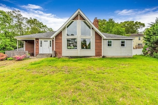 94 Lakeshore Dr, Bellingham, MA 02019