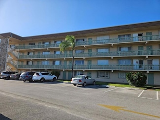300 Village Green Cir S Unit 2060, Palm Springs, FL 33461
