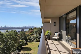 1 Horizon Rd Unit 817, Fort Lee, NJ 07024