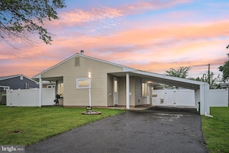 6 Swan Ln, Levittown, PA 19055