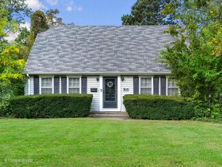 916 S Grant St, Hinsdale, IL 60521