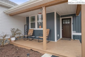 1544 Farmington Hills Dr, Conover, NC 28613