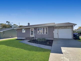 123 W 10th St, Kaukauna, WI 54130