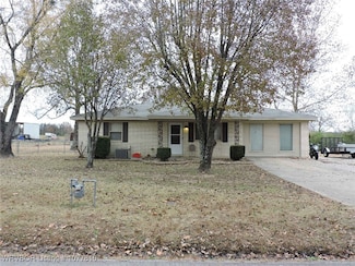 1302 Bugscuffle Rd, Lavaca, AR 72941