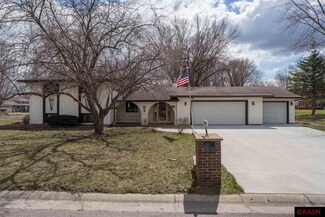 1593 1593 Commerce Dr, North Mankato, MN 56003