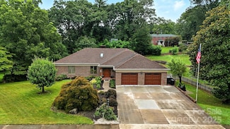 530 5th St NW, Hickory, NC 28601