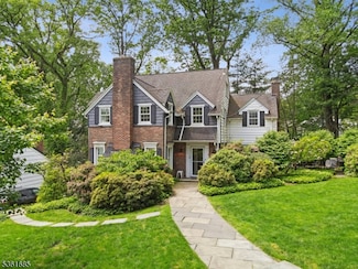 20 Woodhill Dr, Maplewood, NJ 07040