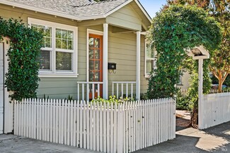 216 Plaza St, Healdsburg, CA 95448
