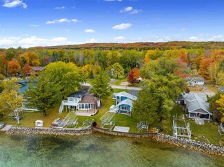 3134 Glenwood Beach Dr, Boyne City, MI 49712