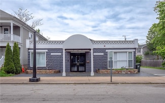 413 High St, Bristol, RI 02809