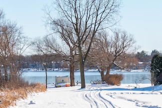 W304N2426 Maple Ave, Pewaukee, WI 53072