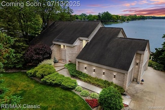 3937 E Commerce Rd, Commerce Township, MI 48382
