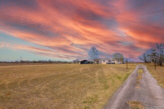 300 W Ditto Rd, Poteet, TX 78065