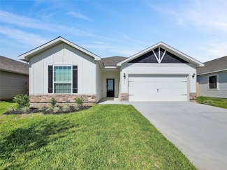 329 Grayson Baw Ln, Waller, TX 77484