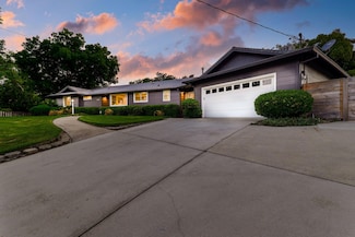 2180 Oak Ridge Dr, Redding, CA 96001