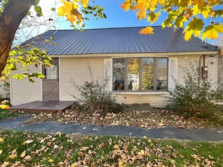 13 Fairbanks Rd, Newport, NH 03773