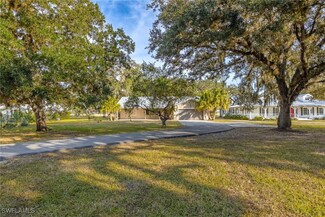 1250 Riverbend Dr, Labelle, FL 33935