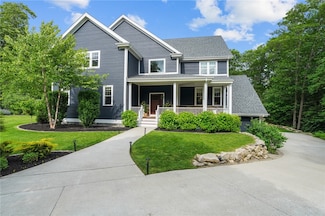 40 Oakbrook Ct, East Greenwich, RI 02818